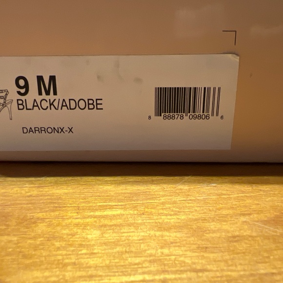 BCBG Black Patent & Tan Studded slingback heels Sz 9 - Picture 10 of 12